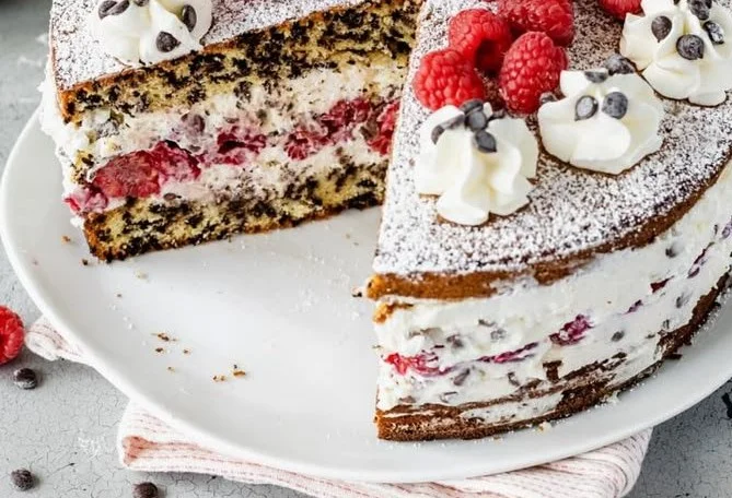 Ameisentorte mit Quark und Himbeeren