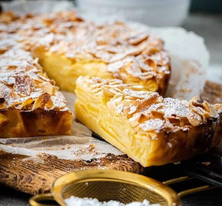 Apfelschichtkuchen mit saftigen Äpfeln und einer leckeren Buttercreme-Füllung
