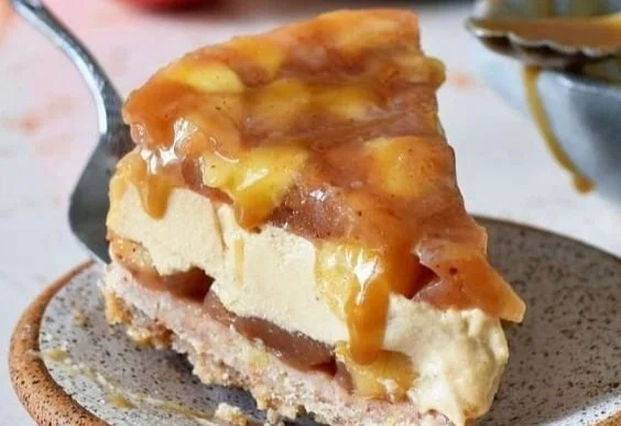 Käsekuchen mit Apfel und Karamell, ein köstliches Dessert