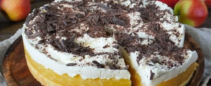 Leckere schwedische Apfeltorte mit Äpfeln und Zimt