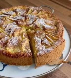 Türkisches Apfelkuchen-Rezept mit saftigen Äpfeln und feinem Teig.